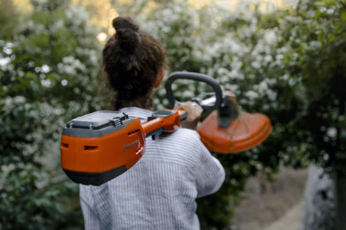 Husqvarna 225i bez akumulátora a nabíjačky